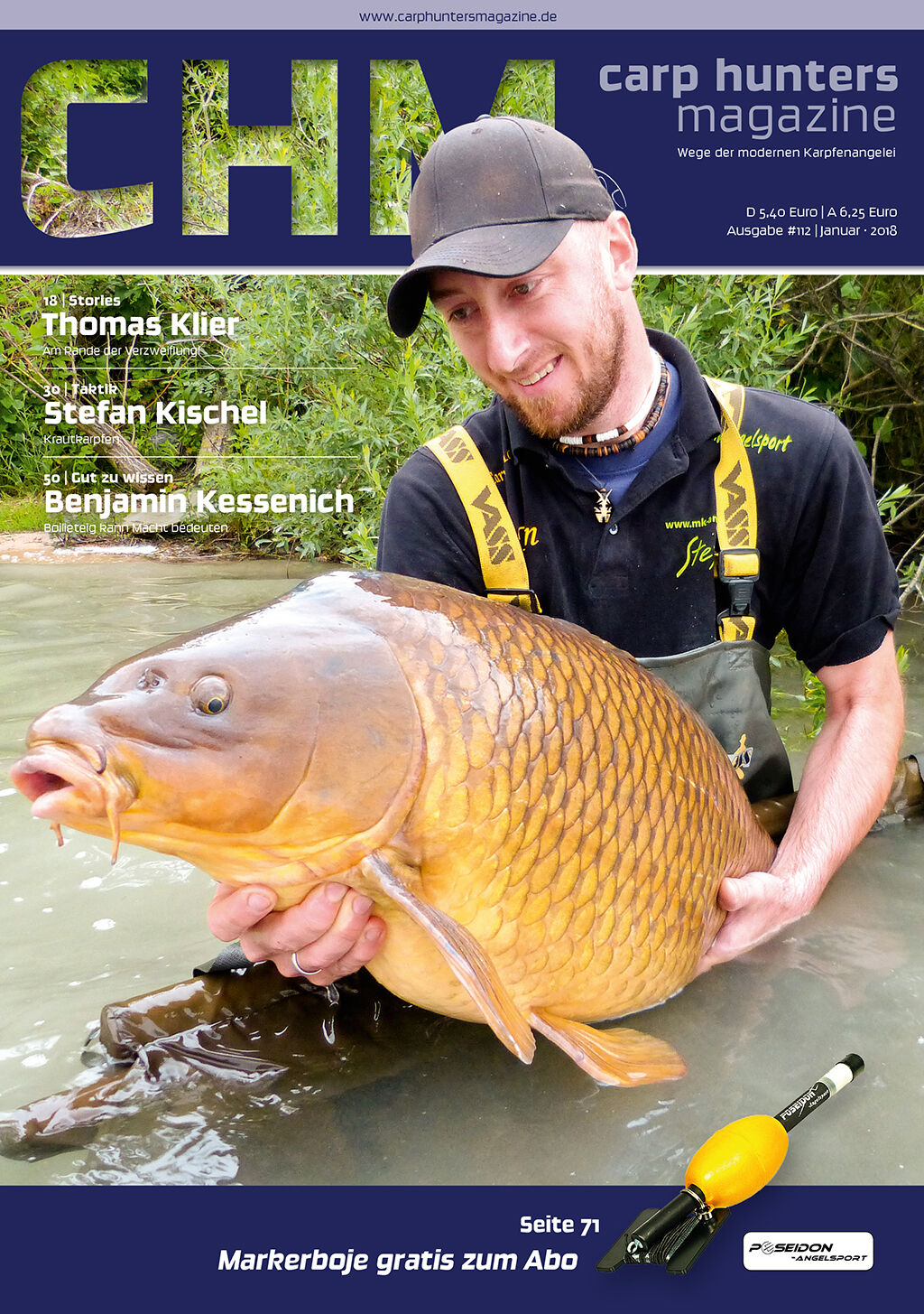 carp-hunters-magazin-stefan_kischel Der Angler hält stolz einen großen Karpfen in der Hand und präsentiert die unverzichtbare Ausrüstung für ein erfolgreiches Karpfenangeln.