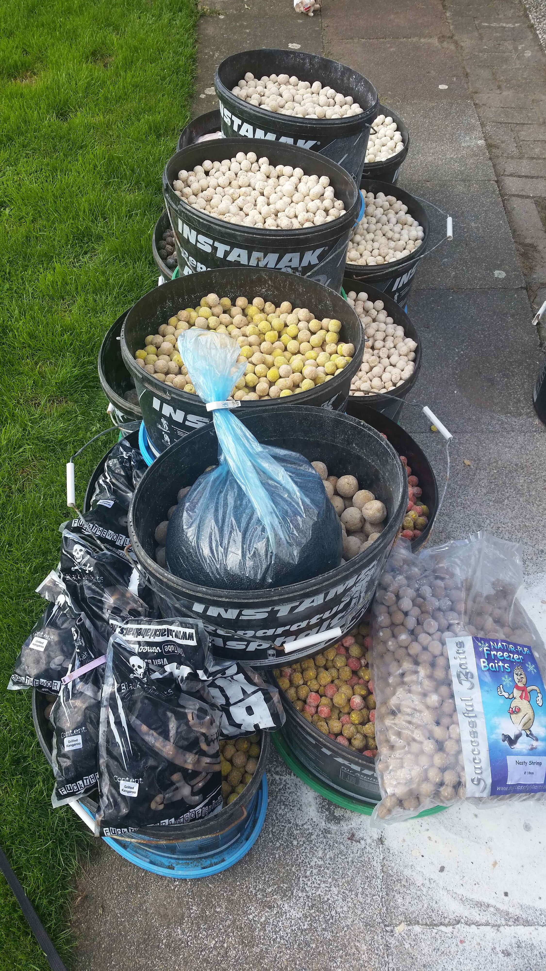 002 bucket, bait, fish bait, pebbles, gravel, plastic bag