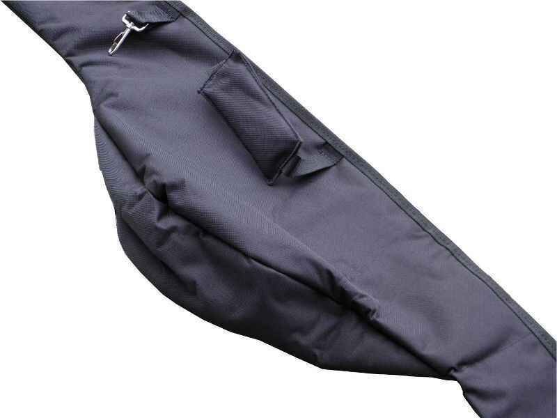 CM-Einzelfutteral-12-Black-Line-Edition_b2-png Robuste Angelrutentasche für Karpfenangler, perfekt zum Schutz der Ausrüstung beim Transport.